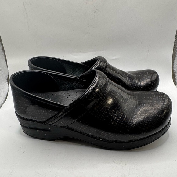 Dansko Black Patterned Workwear Clogs size 38 - Picture 9 of 9